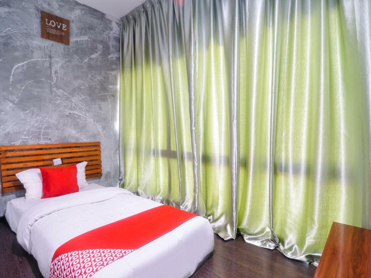 Oyo 1119 Memoire Express Hotel Kuching Exteriér fotografie